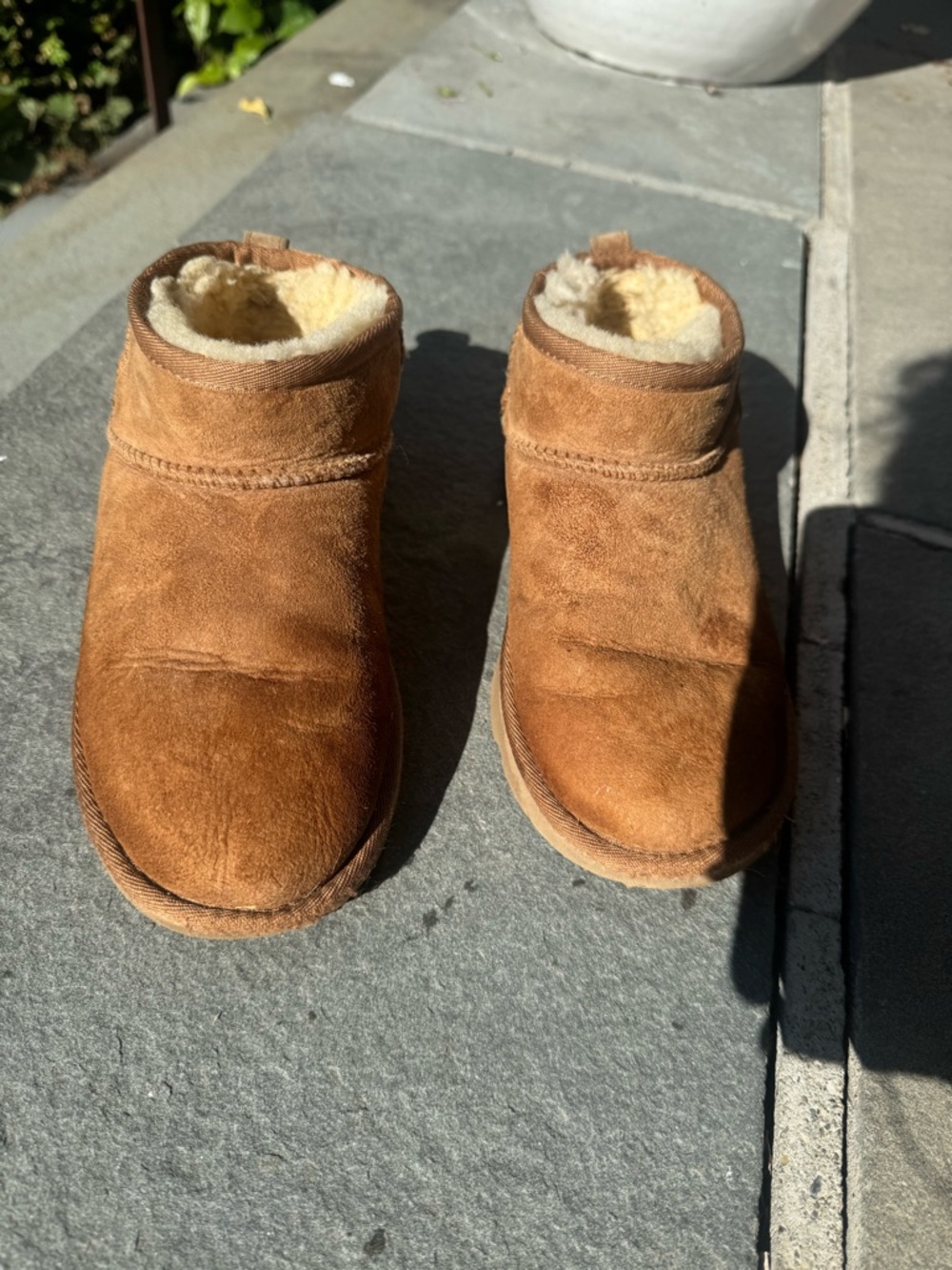Kids mini Ugg boot worn in size 5